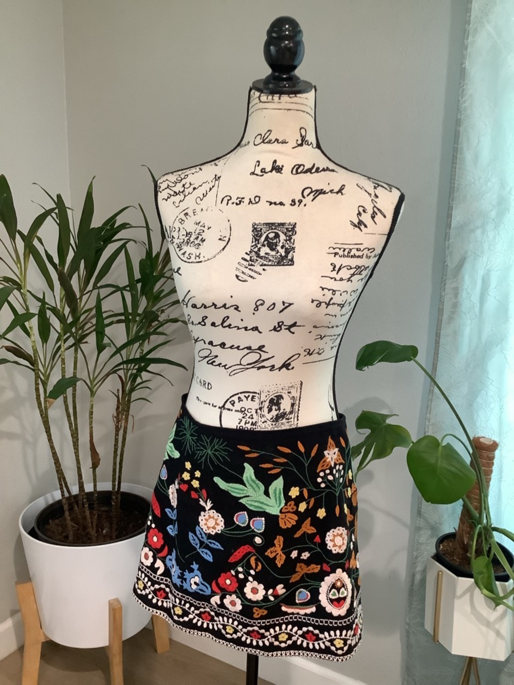 Zara Black Mini Skirt with Multicolor Floral Embroidery